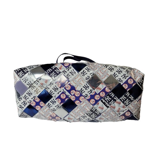Nahui Ollin NEW YORK YANKEES THEMED BAG! RARE EUC - Picture 3 of 10